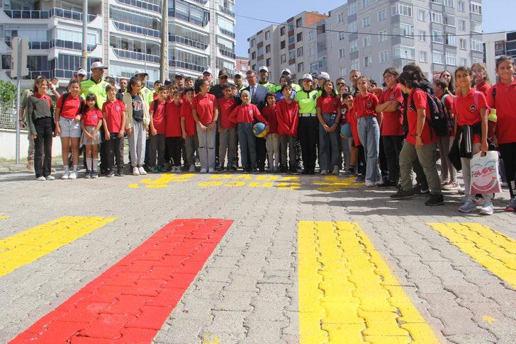 Sinop'ta okul önlerindeki yaya geçitlerinde işaretleme ve düzenleme G3