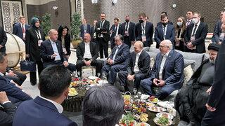 Cumhurbaşkanı Erdoğan'ın sosyal medyada gündem olan fotoğrafıyla ilgili dikkat çeken açıklama: Bütün dünyada...
