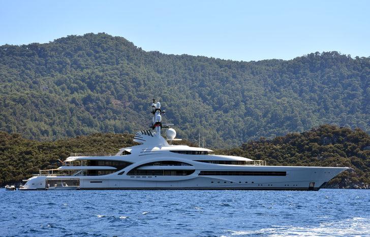Marmaris Körfezi'nde mega yat trafiği sürüyor G2