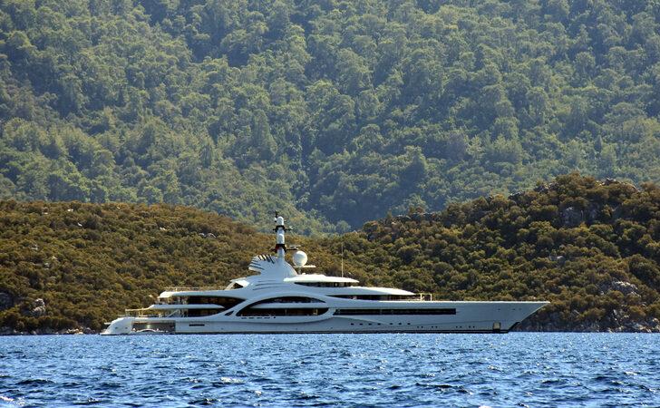 Marmaris Körfezi'nde mega yat trafiği sürüyor G3