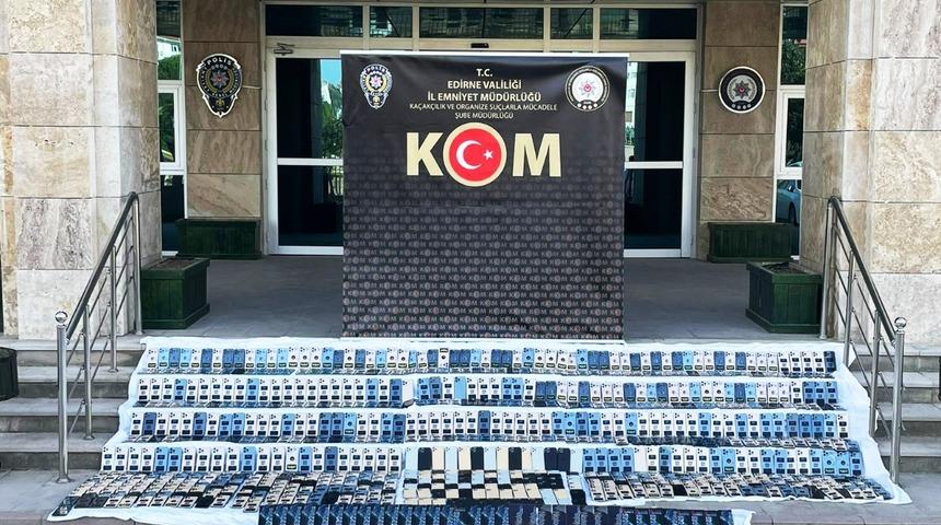 Edirne'de 1491 gümrük kaçağı cep telefonu ele geçirildi