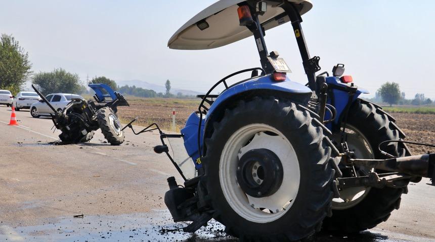 Osmaniye'de traktör ile otomobilin çarpıştığı kazada 1 kişi öldü, 4 kişi yaralandı