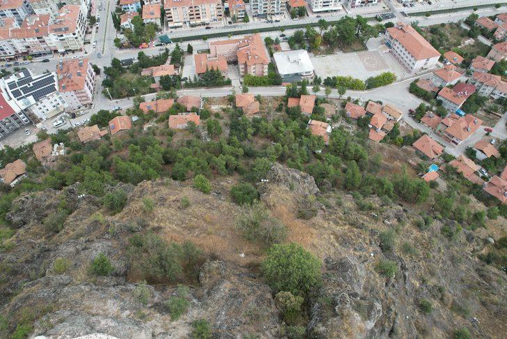 Çorum'da 7 bin yıllık Kandiber Kalesi'nin etrafı yeşil alana dönüştürülecek G2