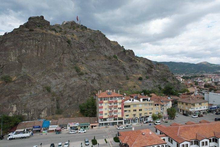 Çorum'da 7 bin yıllık Kandiber Kalesi'nin etrafı yeşil alana dönüştürülecek G5