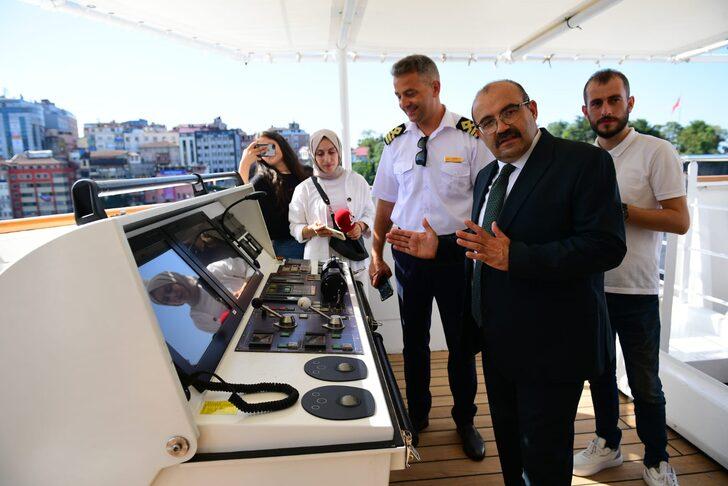 Trabzon Valisi Ustaoğlu, 800 turistle kente gelen yolcu gemisini ziyaret etti: G1