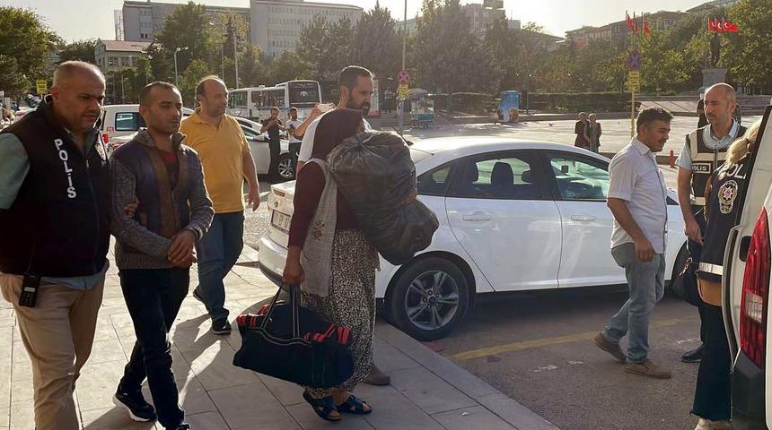 Kırıkkale'de 30 yıl ve 8 yıl 6 ay hapis cezaları bulunan firari 2 hükümlü yakalandı