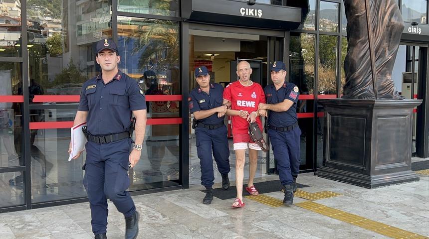 Alanya'da otomobil ve bisiklet çaldığı gerekçesiyle yakalanan şüpheli tutuklandı