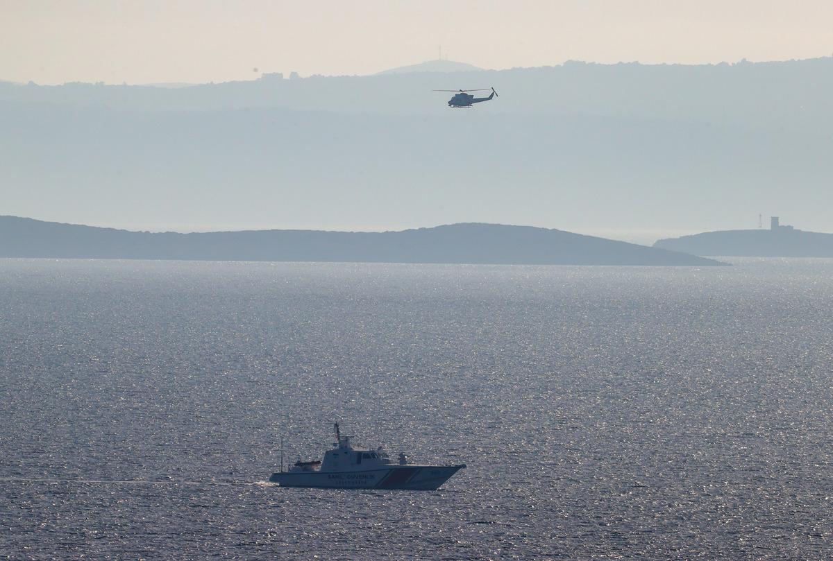 G&Uuml;NCELLEME - İzmir'de d&uuml;zensiz g&ouml;&ccedil;menleri taşıyan teknenin batması sonucu 5 kişi &ouml;ld&uuml;