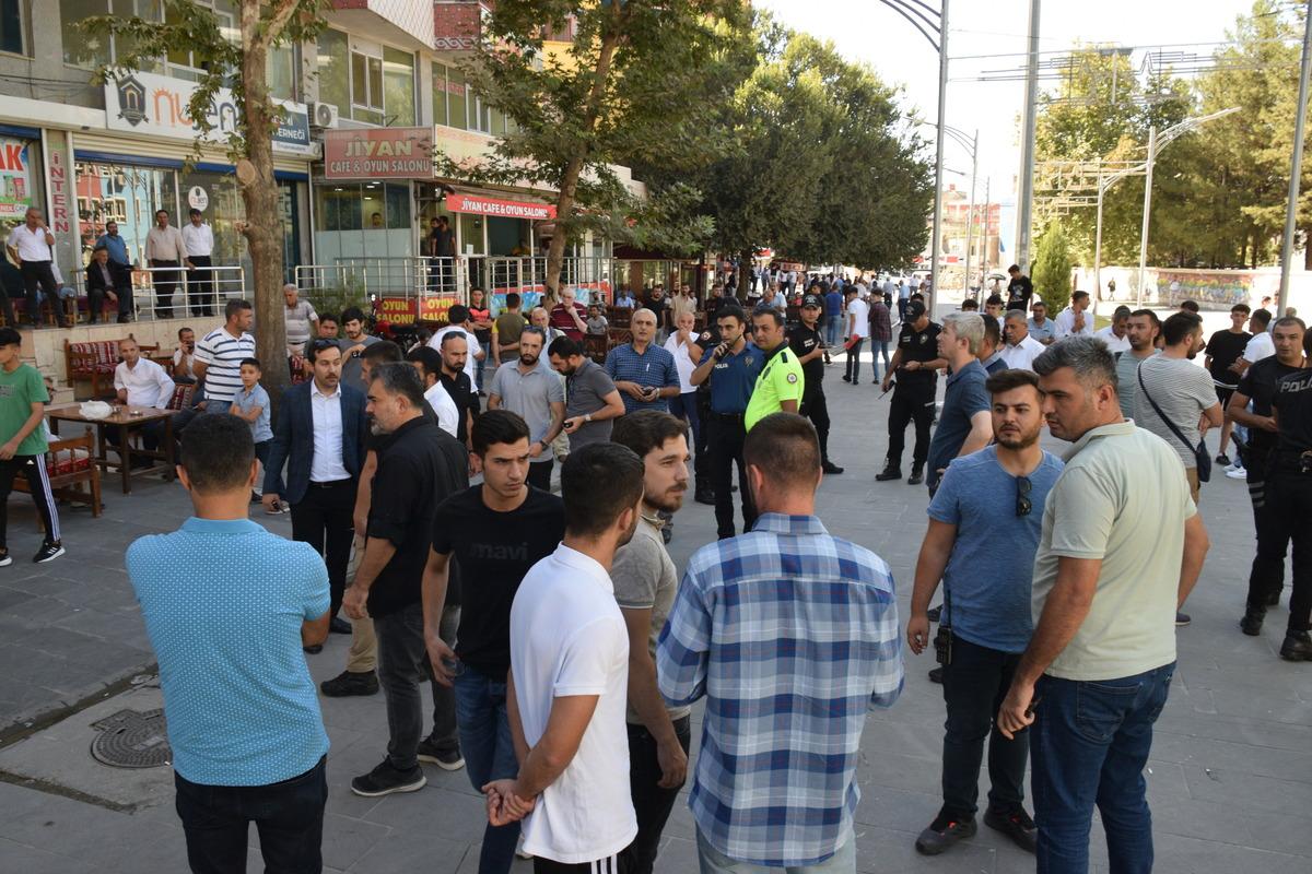 Batman'da polise bı&ccedil;akla saldıran ş&uuml;pheli etkisiz hale getirildi