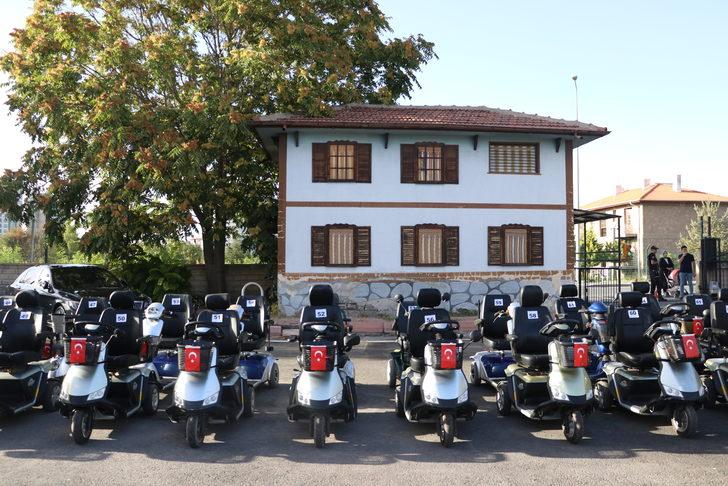 Kayseri polisinden 80 engelliye akülü araç desteği G2