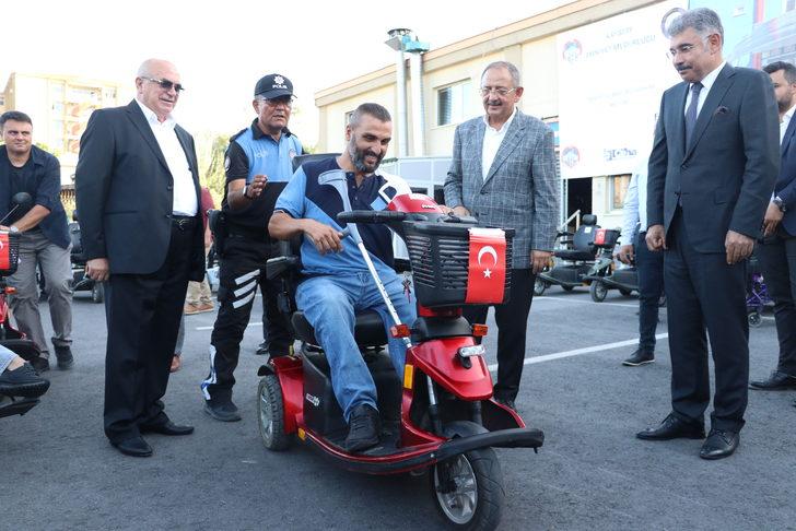 Kayseri polisinden 80 engelliye akülü araç desteği G3