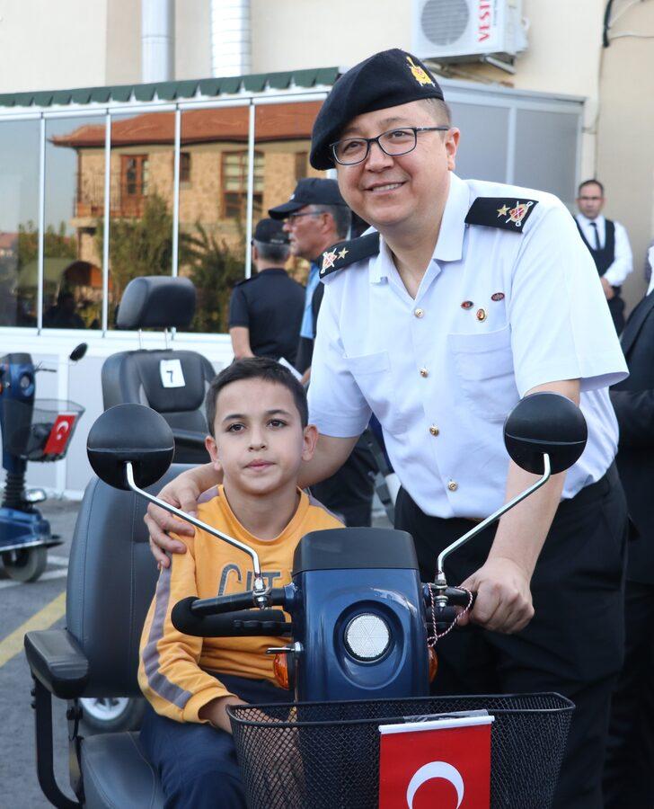 Kayseri polisinden 80 engelliye akülü araç desteği G4