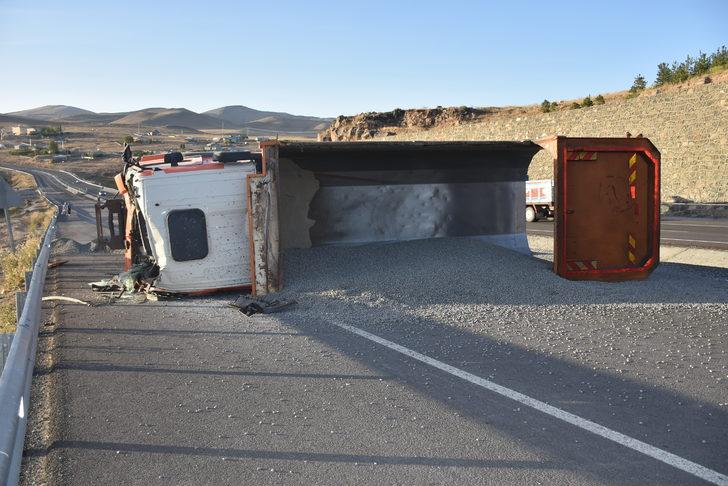 Kars'taki trafik kazasında 1 kişi hayatını kaybetti, 1 kişi yaralandı G3