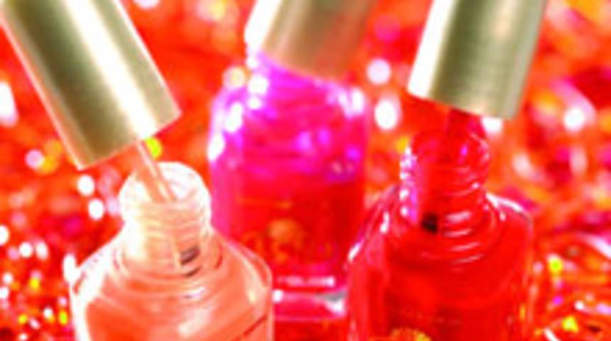 Yılbaşında Bakımlı Tırnaklar