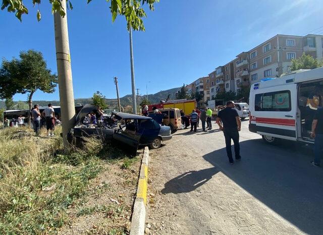 Isparta’da iki otomobilin çarpıştığı kazada 6 kişi yaralandı