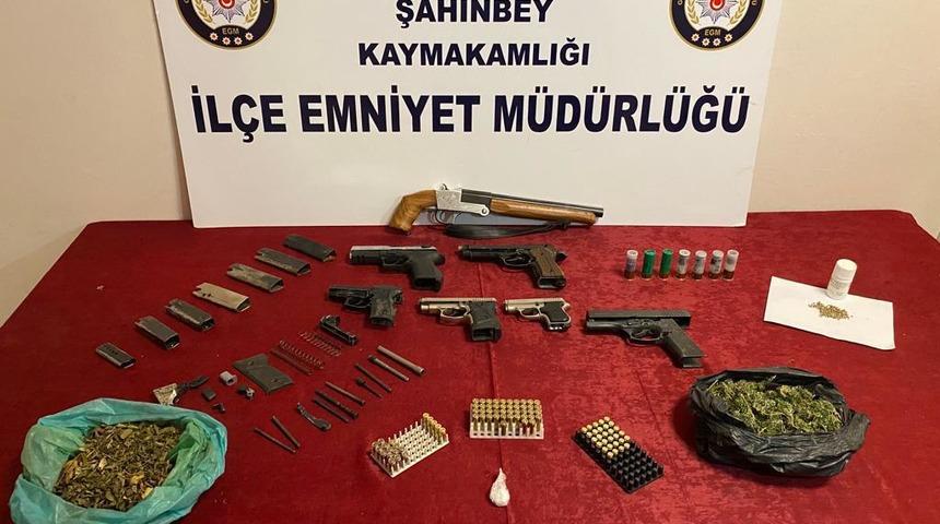 Gaziantep'te uyuşturucu operasyonunda 7 silah ele geçirildi