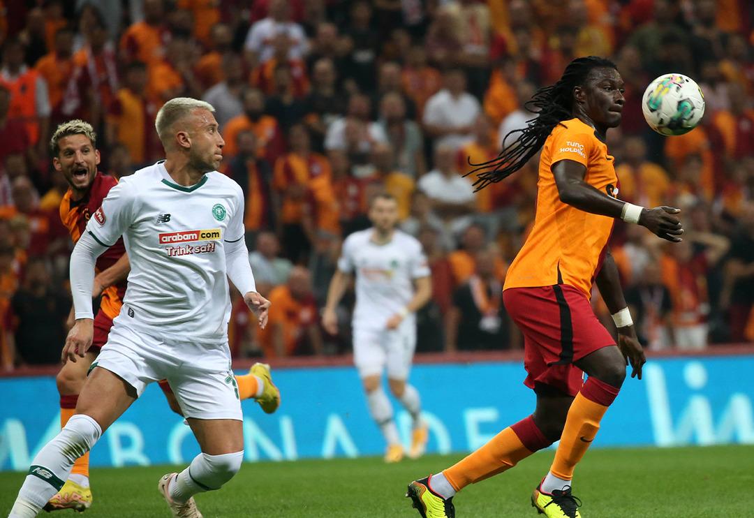 Galatasaray Konyaspor ma&ccedil;ında 3 dakikada 2 direk... 'Bu nasıl olur?' 