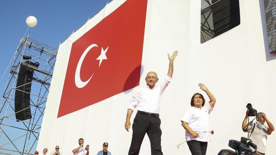 Adalet Y&uuml;r&uuml;y&uuml;ş&uuml;'n&uuml; d&uuml;nya b&ouml;yle g&ouml;rd&uuml;!