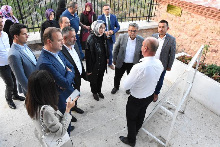 AK Parti Genel Başkan Yardımcısı Özlem Zengin, Şeyh Edebali Türbesi'ni ziyaret etti G2