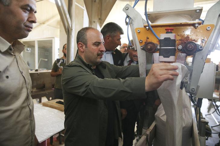 Bakanlar Varank ile Kirişci, Şereflikoçhisar'da tohum eleme tesisini ziyaret etti G3