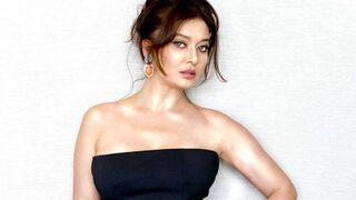 Ünlü oyuncu Nurgül Yeşilçay yırtmaçlı pozuyla sosyal medyayı salladı