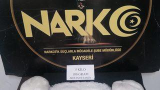 Kayseri'de 5,1 kilogram uyuşturucuyu çekiciyle sevk etmeye çalışan 3 şüpheli yakalandı