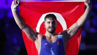 Milli güreşçi Taha Akgül, dünya şampiyonu