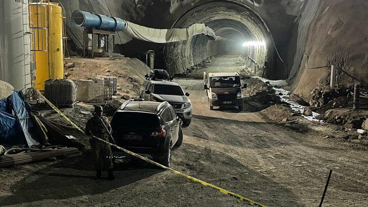 GÜNCELLEME - Van'da inşaatı süren tünelde göçük meydana geldi G3