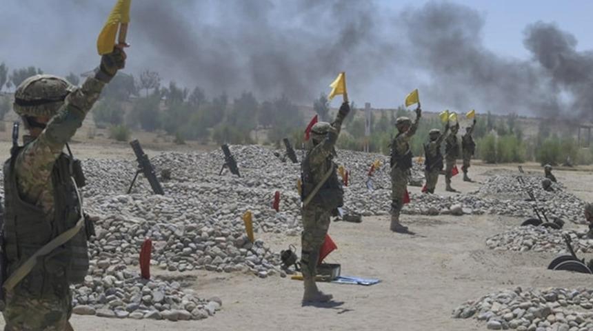 İki ülke arasında silahlı çatışma! Çok sayıda ölü ve yaralı var