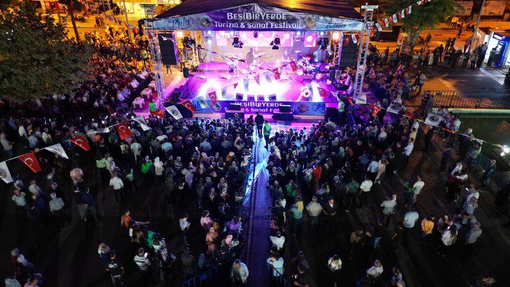 Sanatçı Gaye Aksu Manisa’da konser verdi G2