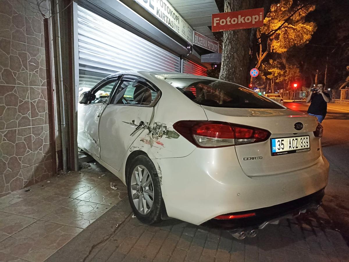 İzmir'de otomobil iş yerine girdi