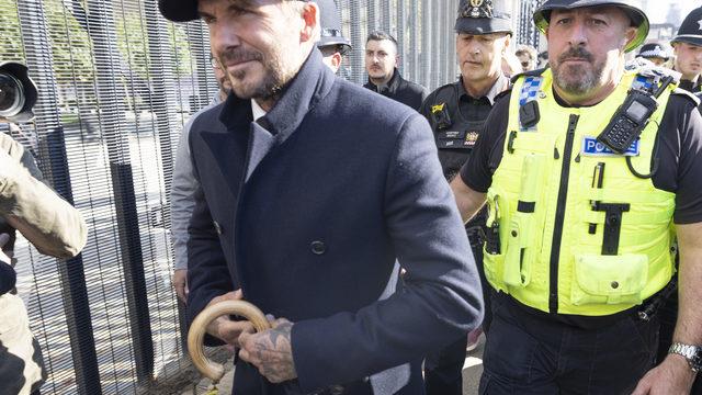 David Beckham Kraliçe Elizabeth'e veda için kuyrukta bekledi! 'Bu delilik!'
