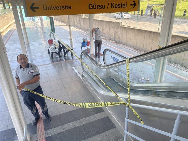 Bursa'da metroda bıçaklanan kişi ağır yaralandı