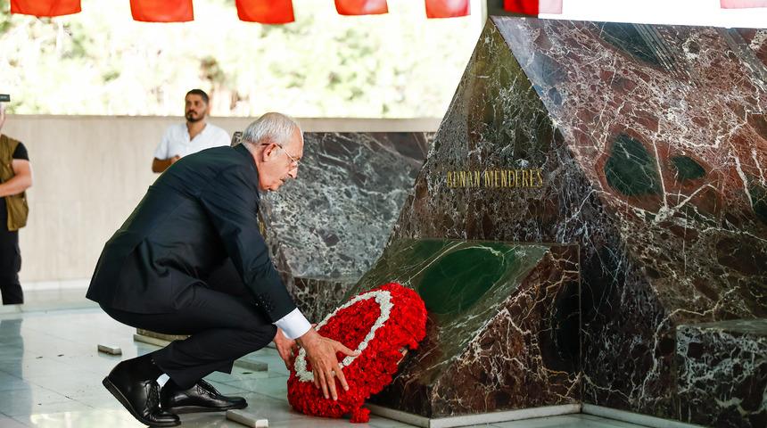 CHP Genel Başkanı Kılıçdaroğlu, Özal ve Menderes'in anıt mezarlarını ziyaret etti