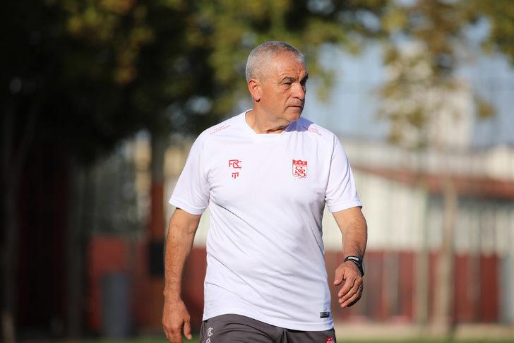 Sivasspor Teknik Direktörü Çalımbay: "Hak ederek galibiyet aldık" G3