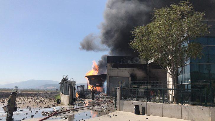 İzmir'de bir kozmetik fabrikasında yangın çıktı G4