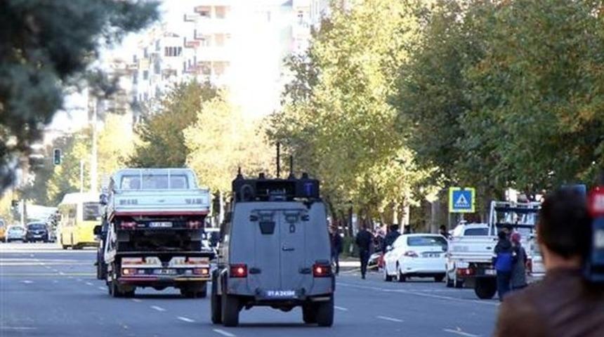 Diyarbakır'da bomba y&uuml;kl&uuml; kamyonet yakalandı!