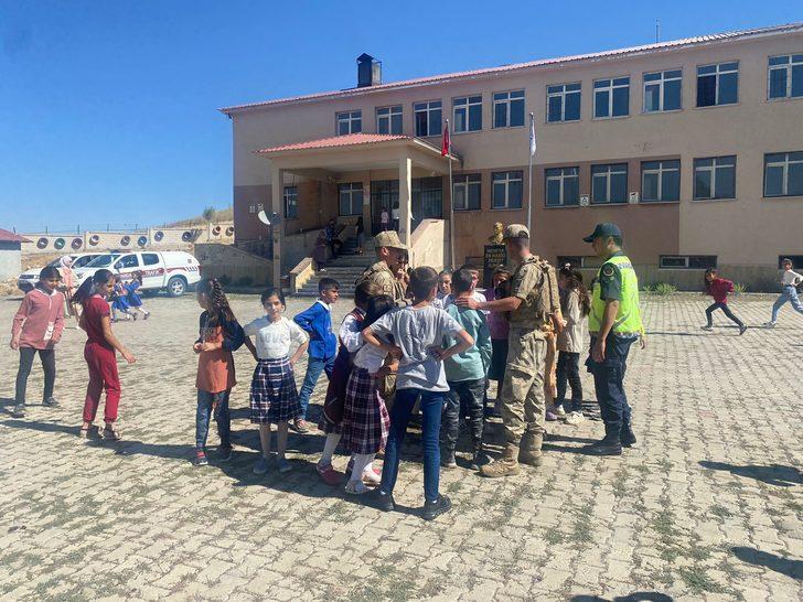 Van'da jandarma 1035 personelle okulların çevresini denetledi G3