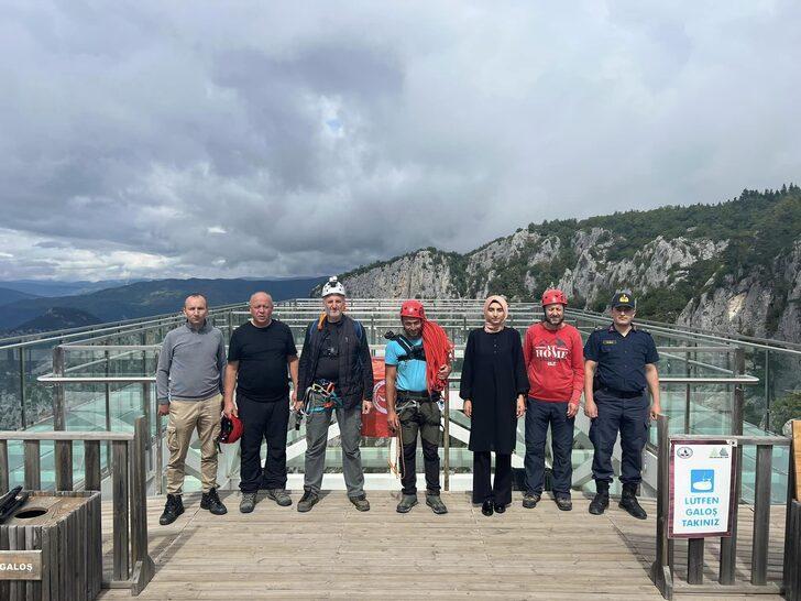 Kastamonu'da iple Çatak Kanyonu'na inip cam terasın altında çevre temizliği yaptılar G1