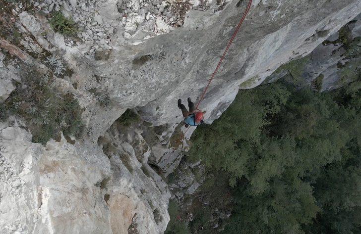 Kastamonu'da iple Çatak Kanyonu'na inip cam terasın altında çevre temizliği yaptılar G5