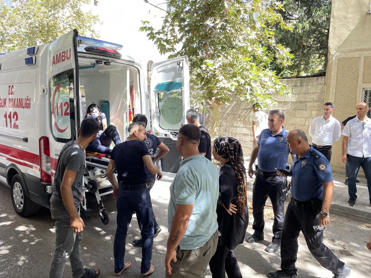 Adıyaman'da &ccedil;ıkan silahlı kavgada 2 kişi yaralandı