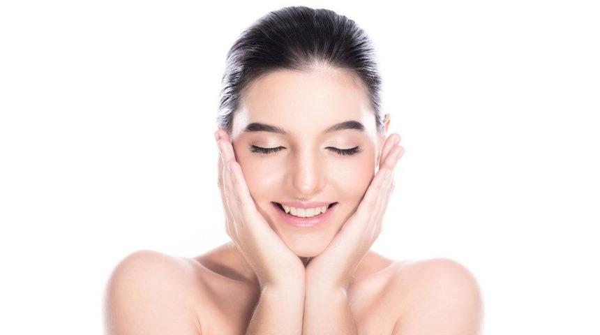 Y&uuml;z t&uuml;yleri nasıl alınmalı? Y&uuml;z t&uuml;ylerinden kurtulmanın en etkili 6 yolu!