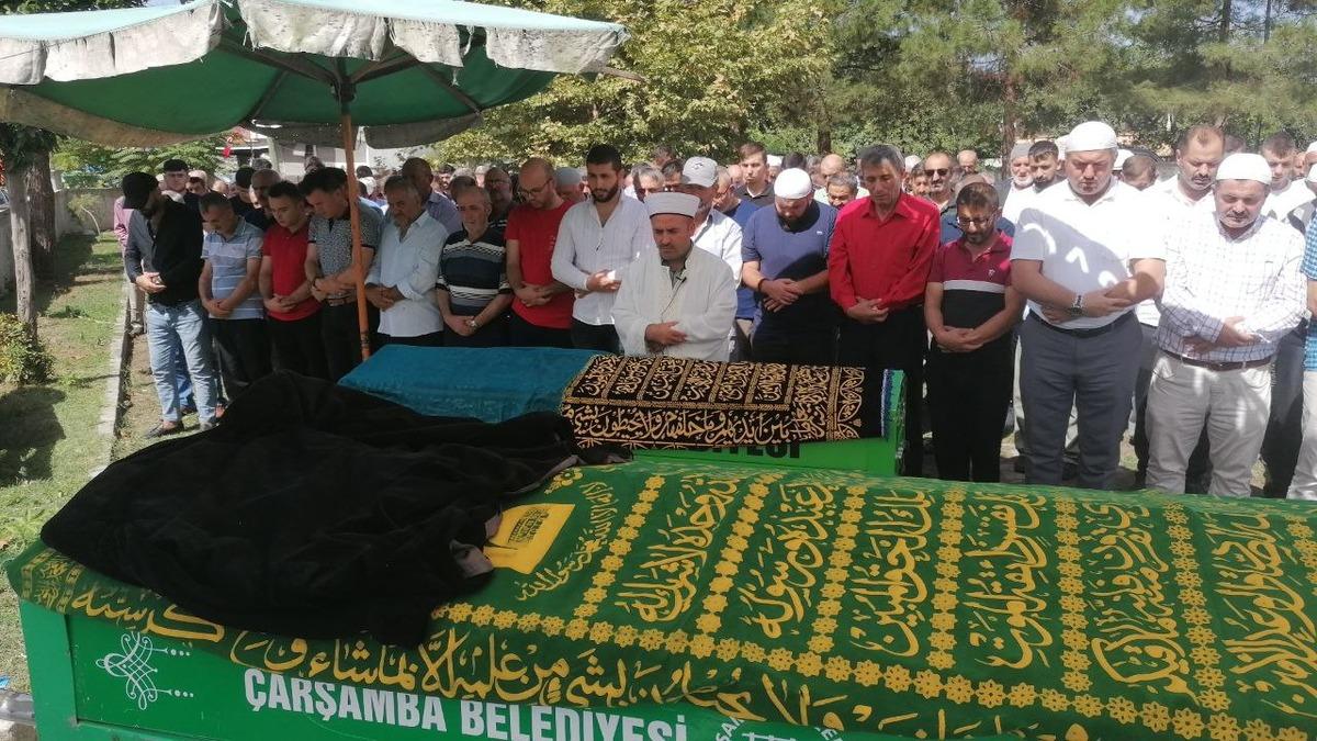 Samsun'daki trafik kazasında hayatını kaybeden anne ile oğlunun cenazeleri defnedildi
