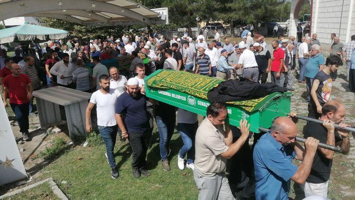 Samsun'daki trafik kazasında hayatını kaybeden anne ile oğlunun cenazeleri defnedildi G3