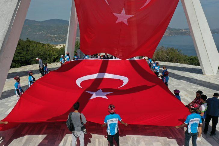 Milli Mücadele'nin başladığı Samsun'dan son kurşunun atıldığı Bandırma'ya Türk bayrağını taşıdı G4