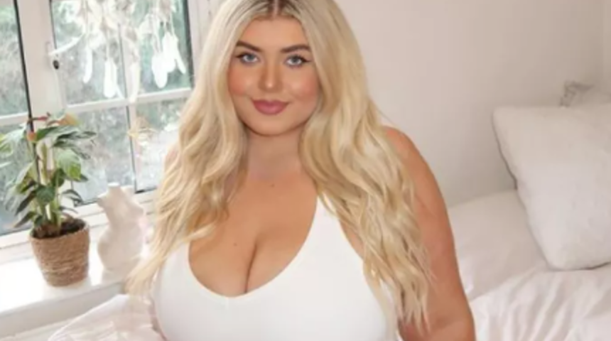 Büyük beden model Isabel Nicholls Nall, derin yırtmaçlı kıyafetiyle takipçilerinden tam not aldı