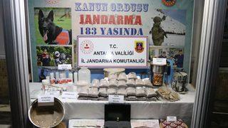 Antalya'da kiraladığı daireyi uyuşturucu laboratuvarına çevirdiği öne sürülen şüpheli yakalandı