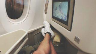 Havayolu çalışanı deney yaparak gösterdi! “Uçakta şort giymeyin”