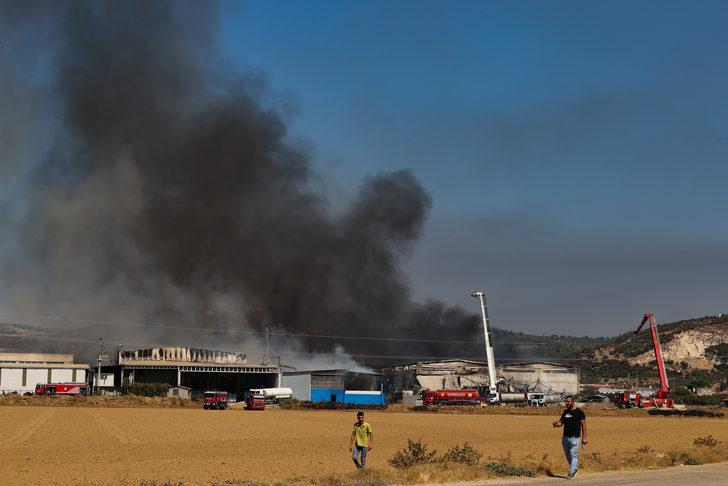 GÜNCELLEME 3 - İzmir'de kozmetik fabrikasında başlayan yangın kontrol altına alındı G3