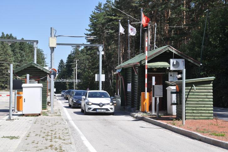 Bolu'da sıcak havadan bunalanlar doğayla iç içe vakit geçirdi G2